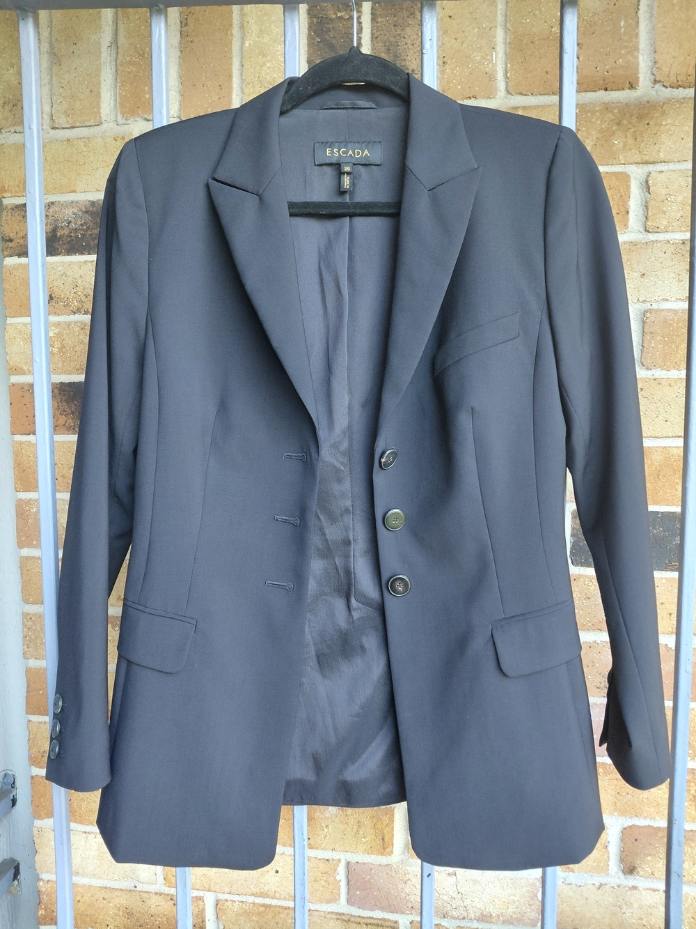 Escada Women's Black. Single-Breasted Blazer